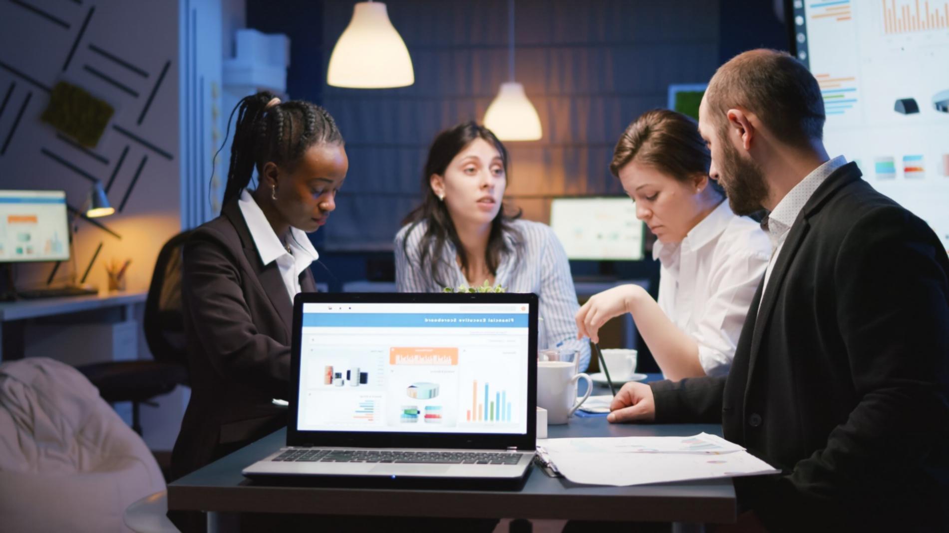 Professional discussing financial concepts in an accessible environment